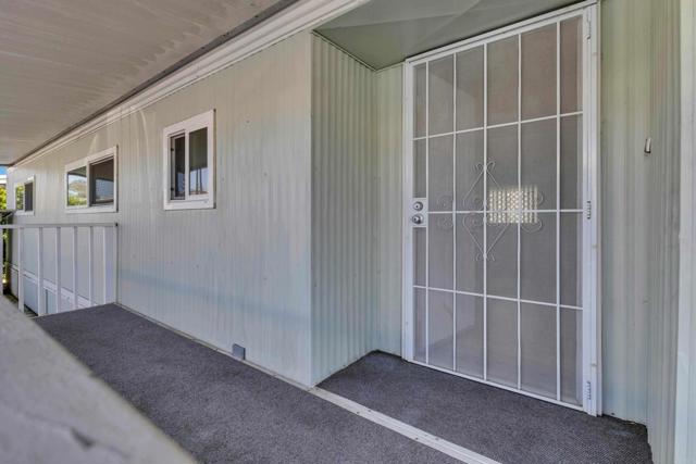 Home for Sale in Lakeside