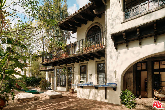 2729 Nichols Canyon Road, Los Angeles CA: https://media.crmls.org/mediaz/8fd63b4f-1c2b-42ab-929f-effe4a012f80.jpg