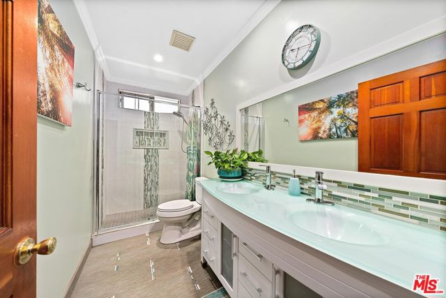 1747 N Avenue 46, Los Angeles CA: https://media.crmls.org/mediaz/8fd72359-9899-45b8-94cf-555b248d16ca.jpg