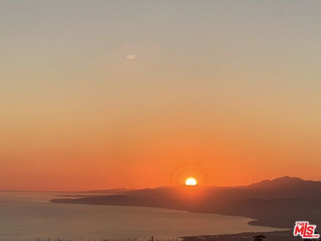 8560 Ocean View Road, Ventura CA: https://media.crmls.org/mediaz/8fd8b768-d85d-4fa2-9d27-53684af4836e.jpg