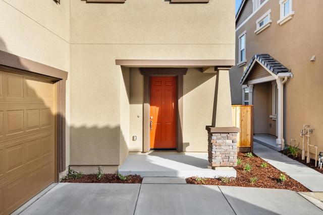2130 Gladiola Drive, Hollister CA: https://media.crmls.org/mediaz/8fd8bd2d-8a63-42e8-b96d-069fb121ff95.jpg