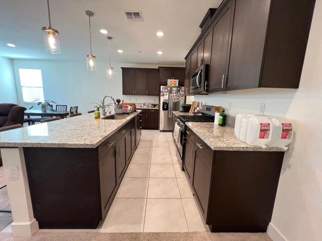 1460 Waterwheel Lane, Hollister CA: https://media.crmls.org/mediaz/8fd8dc9e-d978-45d1-a476-aff472012cab.jpg
