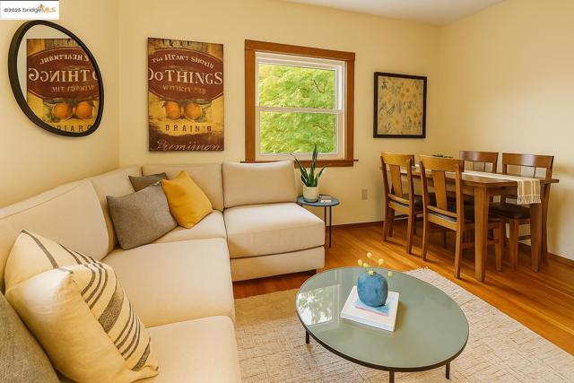 1130 Derby St, Berkeley CA: https://media.crmls.org/mediaz/8fd946b9-15e7-4bab-9fbc-0194f3c2cfbd.jpg