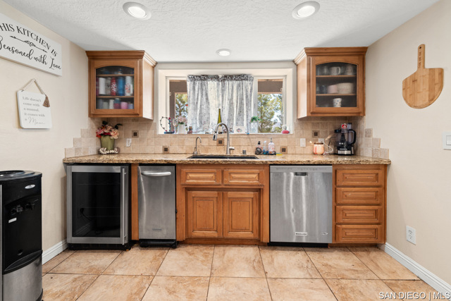 13367 Apple Blossom LN, Apple Valley CA: https://media.crmls.org/mediaz/8fd99e41-c467-41f4-b360-96c8f8a11310.jpg