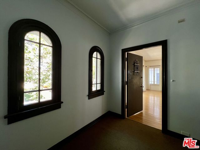 143 N Sycamore Avenue, Los Angeles CA: https://media.crmls.org/mediaz/8fd9efc5-2322-4b8a-92fe-de39c99ccf61.jpg