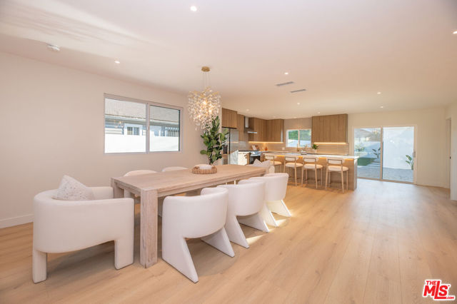 5325 S Victoria Avenue, Los Angeles CA: https://media.crmls.org/mediaz/8fda3ecc-0920-4be3-8513-6f4f981f753b.jpg