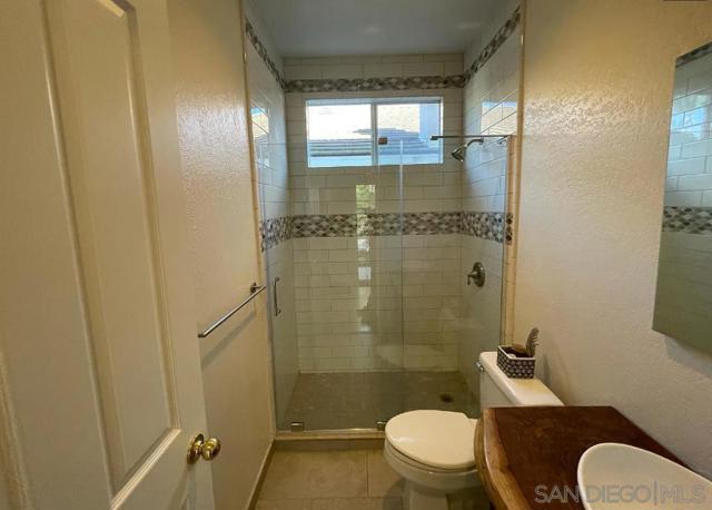 1863 Almagro Ln, Escondido CA: https://media.crmls.org/mediaz/8fda5174-fd7b-4e9f-9bab-71bd78cdd681.jpg