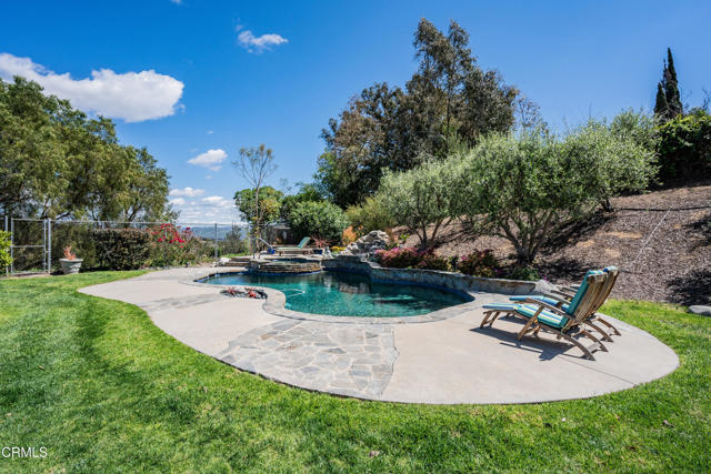 6065 Cielo Vista Court, Camarillo CA: https://media.crmls.org/mediaz/8fda912a-020b-439c-a9b3-33e638b3043a.jpg