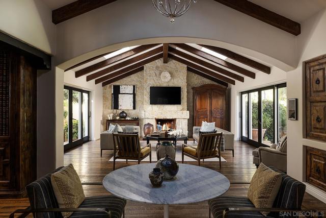 6977 Las Colinas, Rancho Santa Fe CA: https://media.crmls.org/mediaz/8fdaa203-bddb-49aa-9be0-d4d9aba9cdd9.jpg