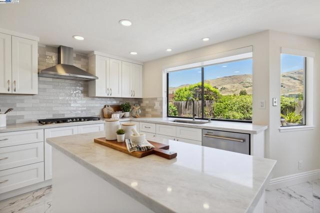 44030 Geddy Court, Fremont CA: https://media.crmls.org/mediaz/8fdab396-bf10-4622-8fb1-b473277424eb.jpg