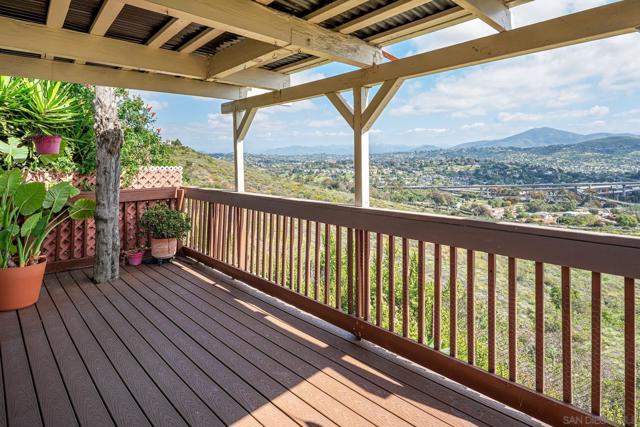 7945 Shadow Hill Dr, La Mesa CA: https://media.crmls.org/mediaz/8fdb0b83-56c4-4ffe-8bb9-f5ab35248353.jpg