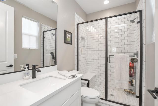 30 Grey Whale Pl, Bethel Island CA: https://media.crmls.org/mediaz/8fdc07e5-b67a-4517-9fba-080538882be1.jpg