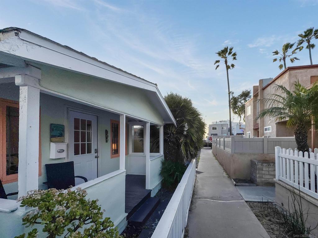 809 Sunset Ct