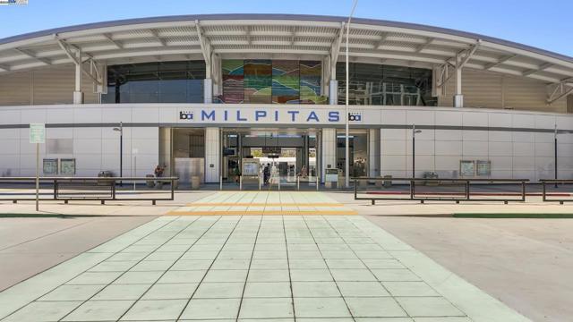 285 Wild Rose Way, Milpitas CA: https://media.crmls.org/mediaz/8fdc46cd-20e0-40f4-9de8-93605525bfa3.jpg