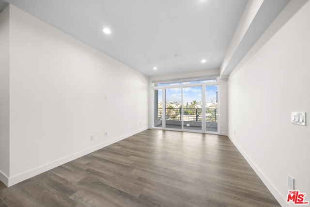 900 S Kenmore Avenue, Los Angeles CA: https://media.crmls.org/mediaz/8fdc4e70-8ca4-4d4b-945f-6a6b6bbe12a5.jpg