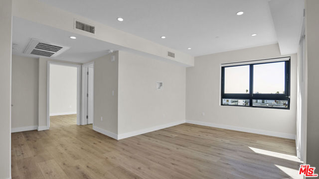846 S Mariposa Avenue, Los Angeles CA: https://media.crmls.org/mediaz/8fdc8cc5-5058-43c7-9dc7-343c14969521.jpg