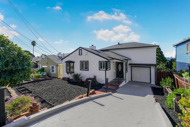 4715 Davenport Avenue, Oakland CA: https://media.crmls.org/mediaz/8fdcb6f1-3494-4cb0-a8ef-a37ed1be950a.jpg