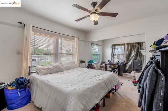 5537 Claremont Ave, Oakland CA: https://media.crmls.org/mediaz/8fdd0d0c-edba-43e0-999e-3c5e9db075b3.jpg