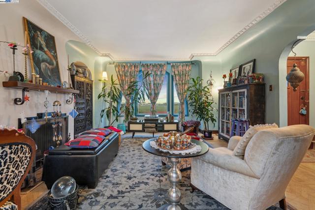 658 30Th Ave, San Francisco CA: https://media.crmls.org/mediaz/8fdd1e2c-4a30-41e3-954b-6aef15ee0d1d.jpg