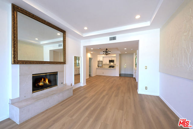 234 S Gale Drive, Beverly Hills CA: https://media.crmls.org/mediaz/8fdd51a1-ee8e-4133-a944-0a678b29ceb7.jpg