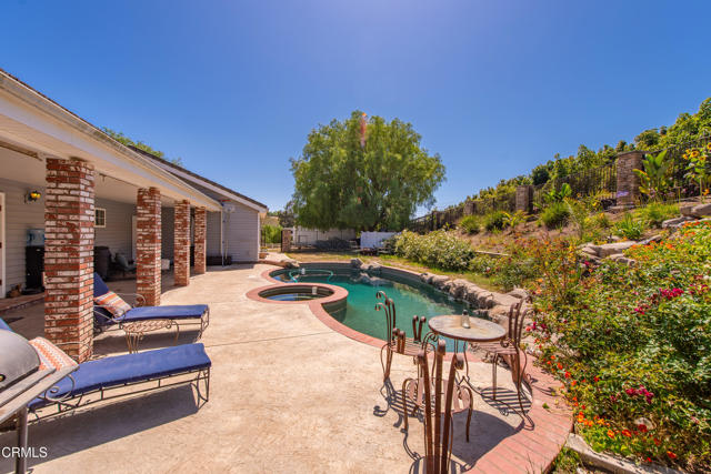 4850 N Moorpark Road, Thousand Oaks CA: https://media.crmls.org/mediaz/8fddc02b-89e3-4bad-b6e0-794289476b9c.jpg
