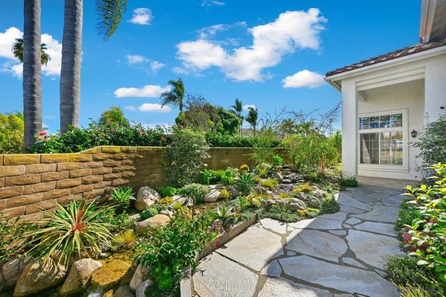 2198 Redwood Crst, Vista CA: https://media.crmls.org/mediaz/8fde50e1-8d3b-498e-aaa8-58c4bc564bb5.jpg