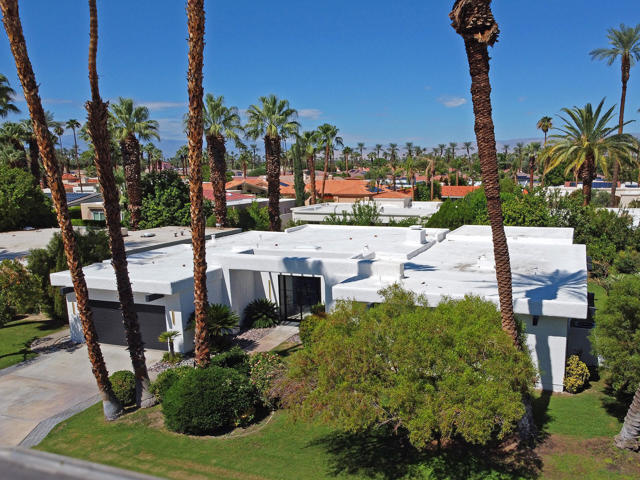 75414 Palm Shadow Drive, Indian Wells CA: https://media.crmls.org/mediaz/8fde7c5a-3674-4e72-a007-f791ad979087.jpg