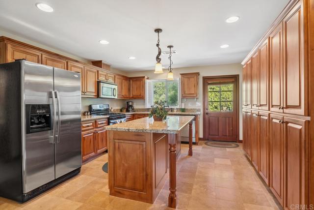 Detail Gallery Image 13 of 75 For 1480 Round Potrero Rd, Potrero,  CA 91963 - 3 Beds | 2/1 Baths