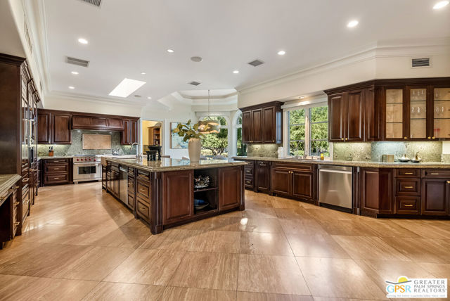 1 Saint Petersburg Court, Rancho Mirage CA: https://media.crmls.org/mediaz/8fdf114f-4dd7-4545-adec-34f4bd6f50b2.jpg