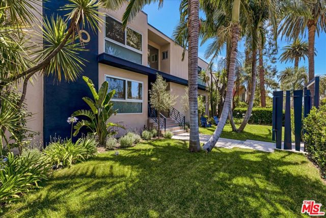 210 S Hamilton Drive, Beverly Hills CA: https://media.crmls.org/mediaz/8fdf6619-274e-4401-b872-b7f96cb354bc.jpg