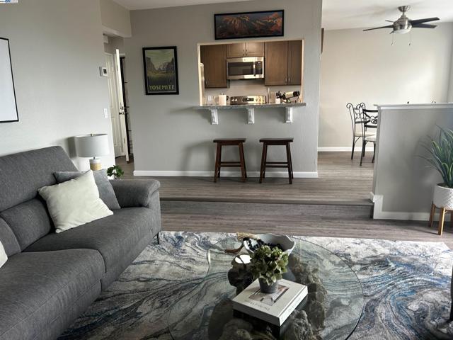 21117 Gary Dr, Hayward CA: https://media.crmls.org/mediaz/8fdf8db5-8214-436b-9bd4-20a1331c5712.jpg