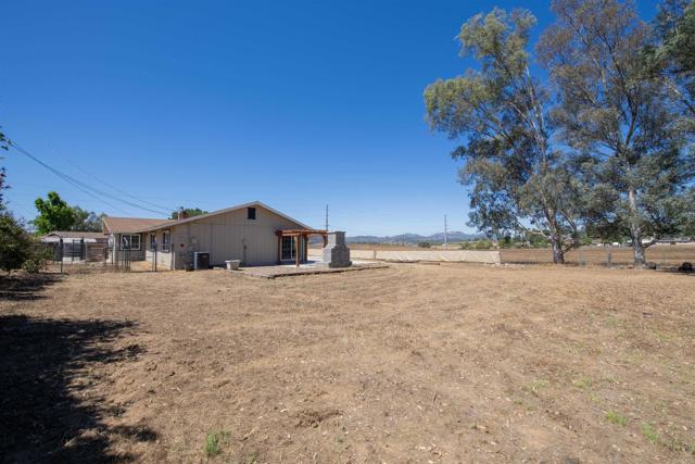 1355 Franklin Lane, Ramona CA: https://media.crmls.org/mediaz/8fe00834-e4c3-4009-be0f-7bd7bc8a81c8.jpg