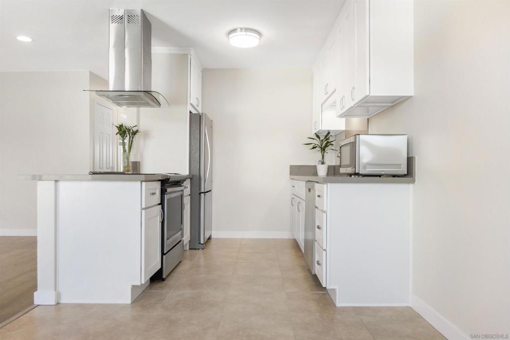 9504 Carroll Canyon Rd - photo 3