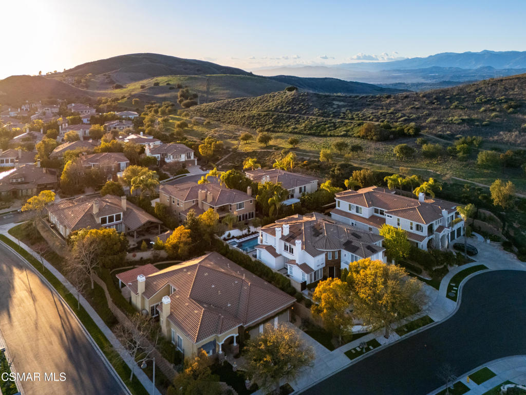 https://media.crmls.org/mediaz/8fe086c8-dd25-4edf-bc00-415d28aa2003.jpg?preset=X-Large
