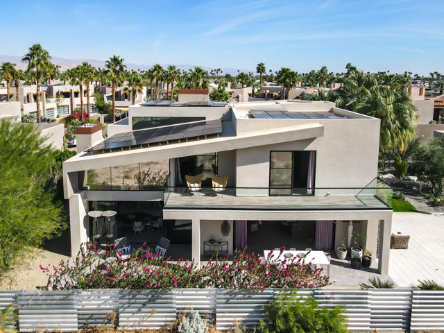 427 N Avenida Caballeros, Palm Springs CA: https://media.crmls.org/mediaz/8fe130a8-36ac-49e6-87b5-fd78af55666b.jpg