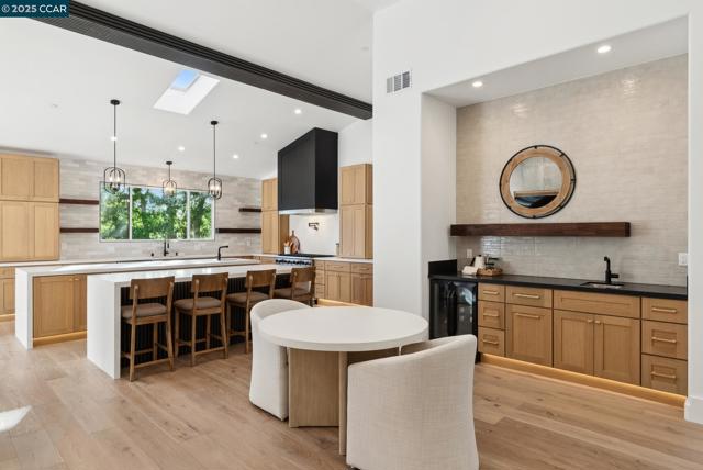 17 Julianne Ct, Walnut Creek CA: https://media.crmls.org/mediaz/8fe18e4b-58a8-457d-a325-ae6ba962717b.jpg