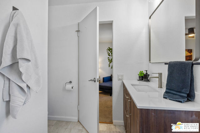 400 N Sunrise Way, Palm Springs CA: https://media.crmls.org/mediaz/8fe1f39f-20d5-4813-8ede-c73700a4a263.jpg