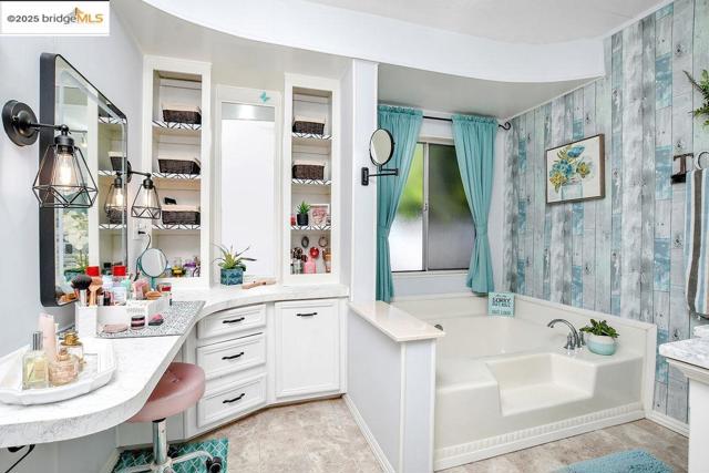 237 Aloha Way, Pittsburg CA: https://media.crmls.org/mediaz/8fe27a51-453c-44d6-be73-d80a842d4a20.jpg