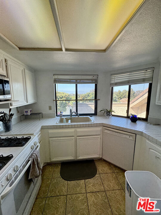 636 Island View Circle photo 8