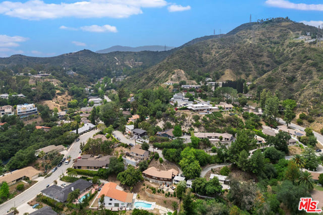 1741 Golf Club Drive, Glendale CA: https://media.crmls.org/mediaz/8fe2bf22-6a11-49d2-bc3a-7f281315a522.jpg