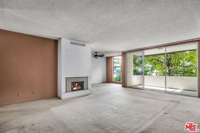 1010 North Kings Road, 218 photo 4