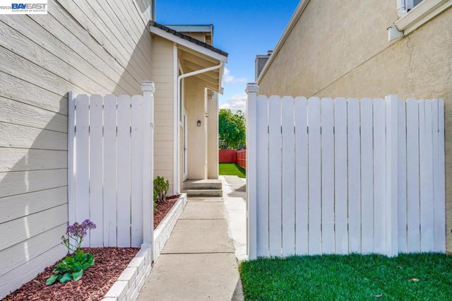 Image 54 of 58 For 4691 Rousillon Ave