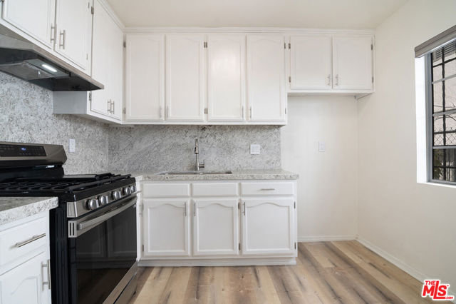 1937 S Bedford Street, Los Angeles CA: https://media.crmls.org/mediaz/8fe3e1cb-0258-41fb-899f-44847ff88f71.jpg