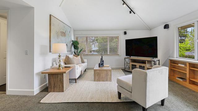 161 E Floresta Way, Portola Valley CA: https://media.crmls.org/mediaz/8fe45ee3-cd93-42b8-a876-f02b9f7b63ed.jpg