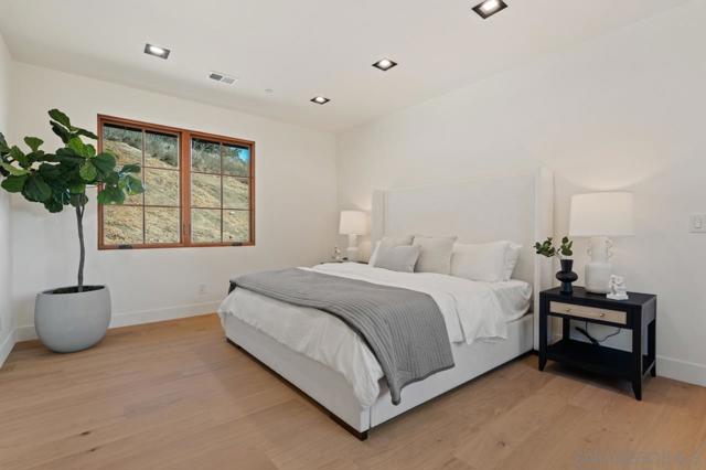 5758 Las Palomas, Rancho Santa Fe CA: https://media.crmls.org/mediaz/8fe49487-ff04-4656-9799-5316f82433bf.jpg