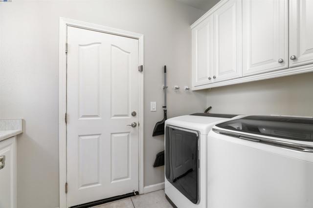 215 W Santa Cruz Way, Mountain House CA: https://media.crmls.org/mediaz/8fe4ad62-5db0-4302-afcb-abbb86e2f3d4.jpg