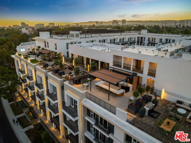 2455 Overland Avenue, Los Angeles CA: https://media.crmls.org/mediaz/8fe4ba74-35b2-4a1d-ac31-8a1cb70d4293.jpg