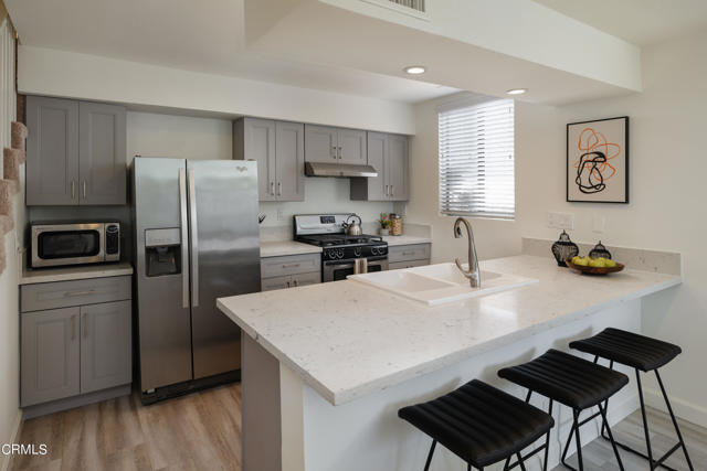 Detail Gallery Image 9 of 25 For 6525 La Mirada Ave #103,  Los Angeles,  CA 90038 - 2 Beds | 2 Baths
