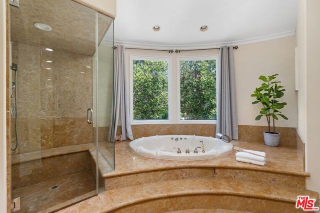 16980 Escalon Drive, Encino CA: https://media.crmls.org/mediaz/8fe51ac2-a97f-42f8-bbc0-b33330ff77f0.jpg