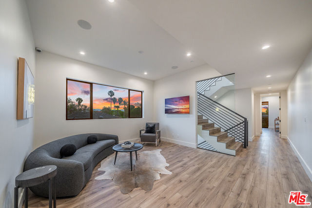 1903 S Bedford Street, Los Angeles CA: https://media.crmls.org/mediaz/8fe5492d-c3ec-43f6-a28b-933e73e44726.jpg